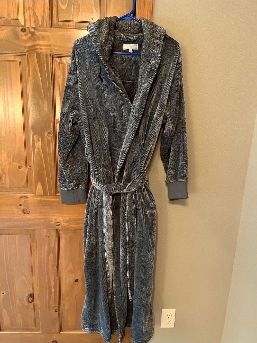 NWOT Men's Hooded Long Robe-Charcoal Gray